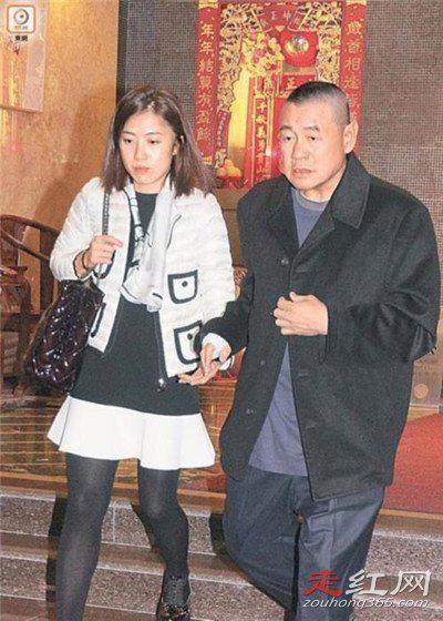 甘比和吕丽君共待一夫谁厉 甘比和刘銮雄成为了真正的夫妻