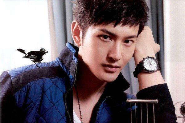 黄晓明18亿股票事件是什么 回应称没有参与控股