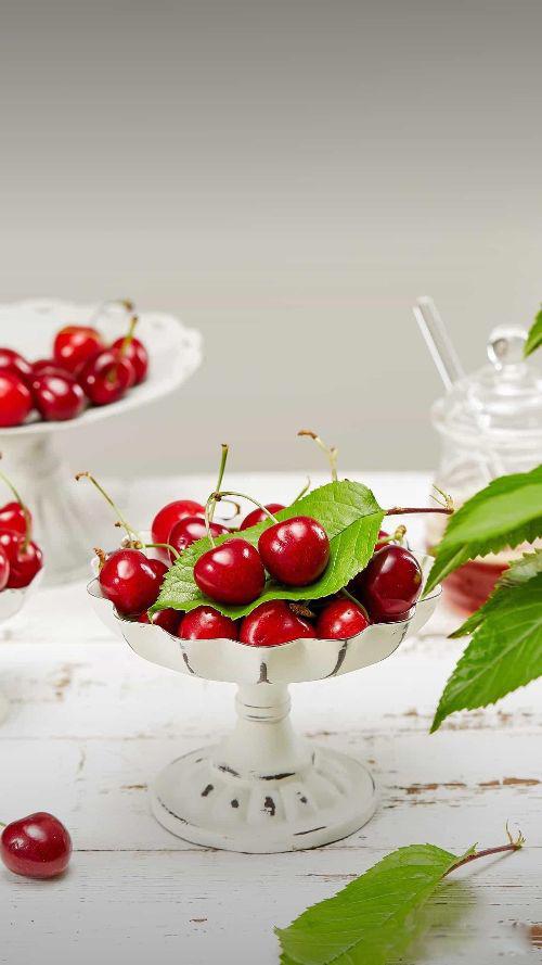 凤凰男和孔雀女是什么意思 孔雀女看不起凤凰男优越感作怪