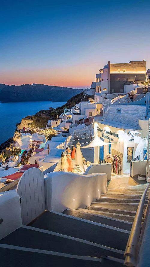 凤凰男和孔雀女是什么意思 孔雀女看不起凤凰男优越感作怪