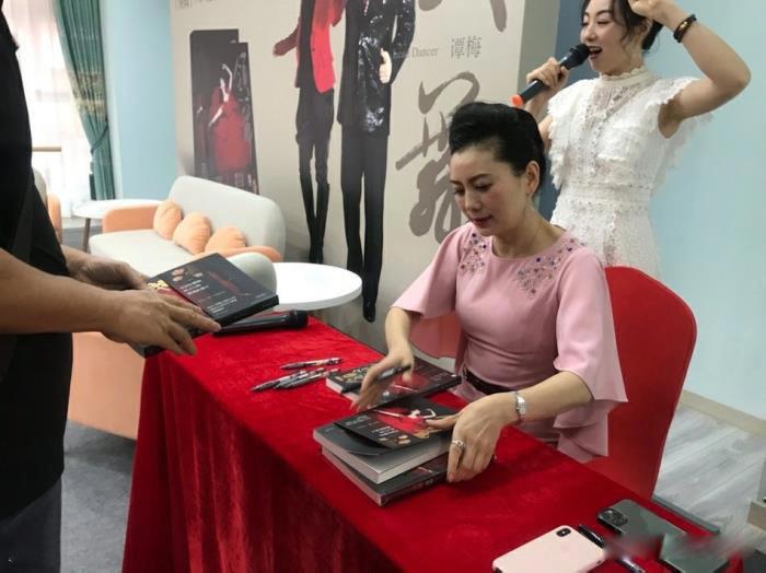 朱军妻子谭梅简介 弦子朱军案是怎么回事来龙去脉