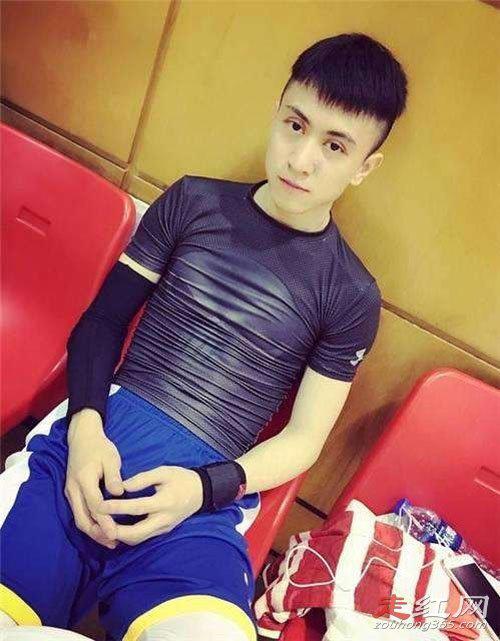 秦奋撞车的是什么车 这辆法拉利当年在上海仅有2辆