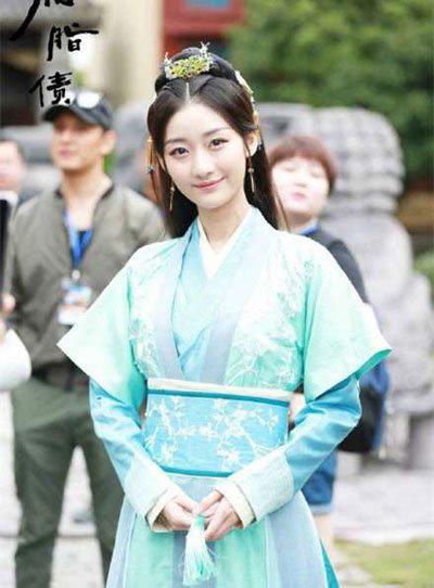 戚砚笛有男友了吗 妈妈背景很不一般