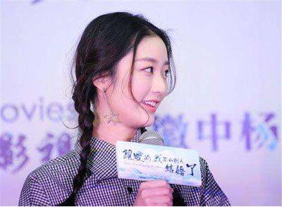 戚砚笛有男友了吗 妈妈背景很不一般