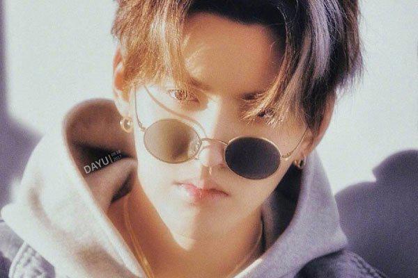 吴亦凡公开选妃事件 好奇视频是真的吗