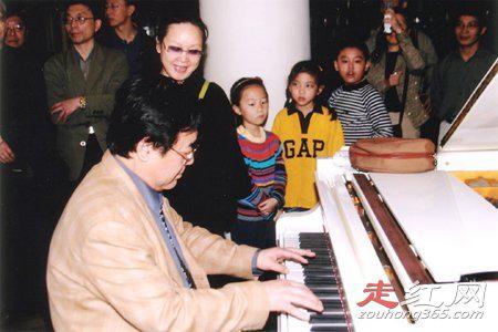 李谷一和金铁霖为什么离婚 有几任丈夫