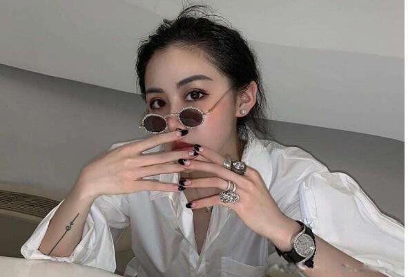 白月光与朱砂痣什么意思 没有一样感情不是千疮百孔的