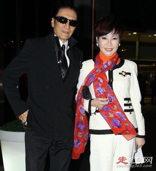 谢贤和狄波拉年轻时候的照片 挺般配的为什么分手