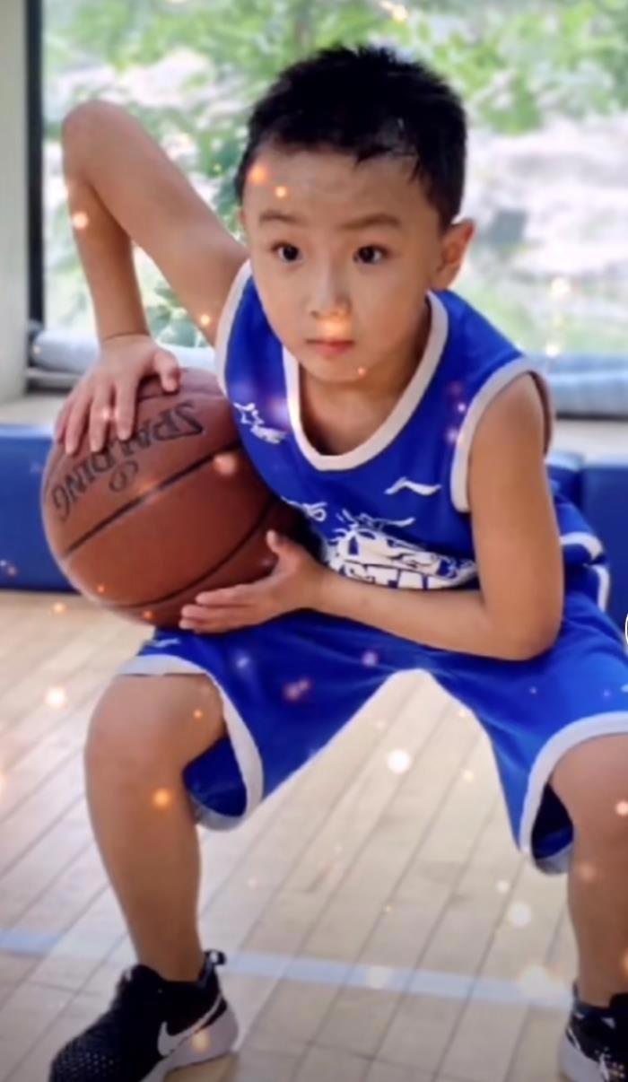 央视主持管彤的老公是谁 和韩红是什么关系