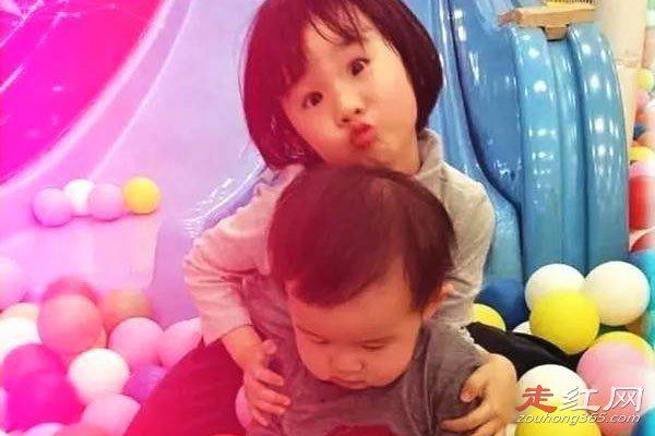 陆毅和老婆鲍蕾的爱情故事 一家的合照中并没有儿子