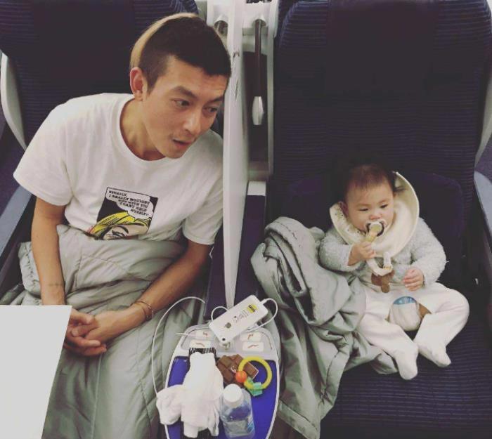 陈冠希1400张电脑照片 当年修电脑的事情照片有多少人