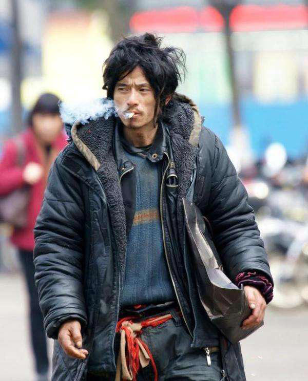 犀利哥照片走红，网友称其极品乞丐