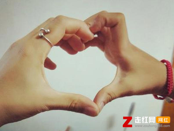 从来没有人如此贴近我的心是什么歌，心会跟爱一起走歌曲介绍