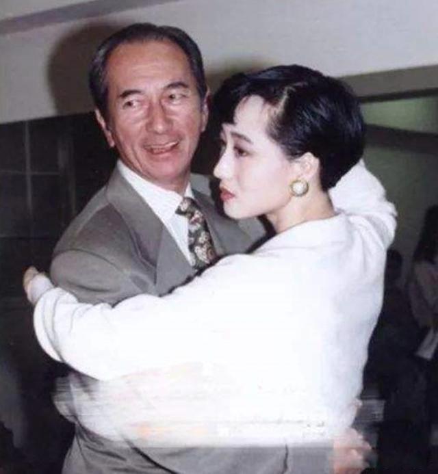 利智年轻时的照片 身材有多好这身材太漂亮了