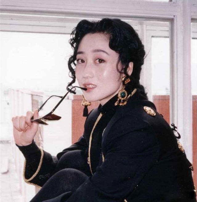 利智年轻时的照片 身材有多好这身材太漂亮了