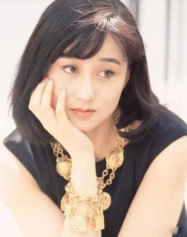 利智年轻时的照片 身材有多好这身材太漂亮了