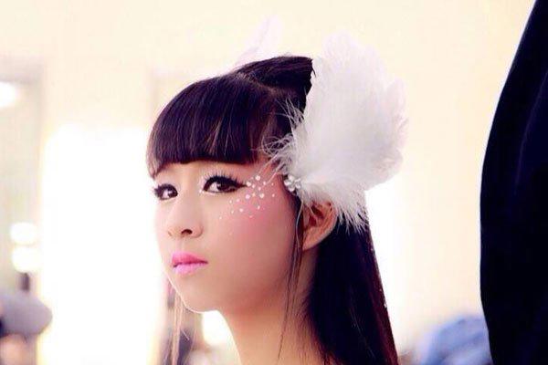 小彩旗个人资料简介 春晚转了4个小时为什么不晕