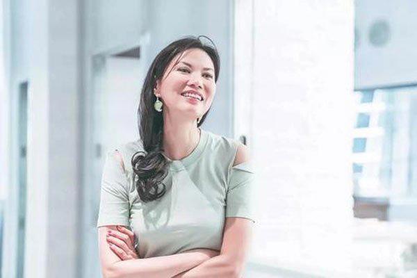 邓文迪年轻时图片大全 洒脱如此怎么可能全凭颜值