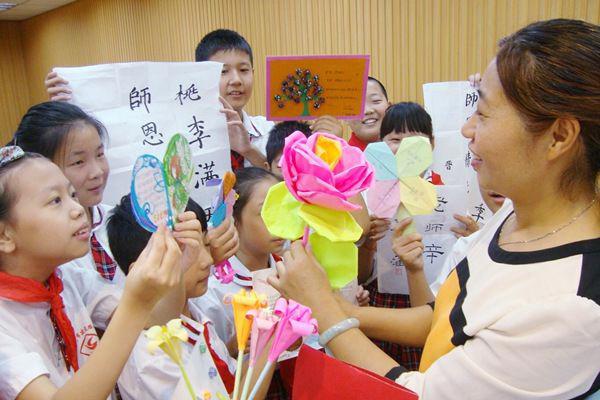 女老师送什么礼物好 家长给女老师送礼送什么好