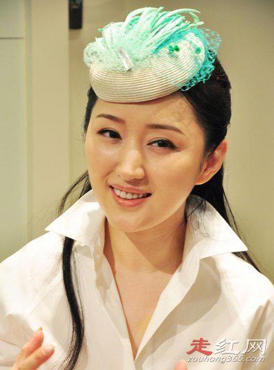 杨钰莹个人资料简介 和当年一样的年轻漂亮