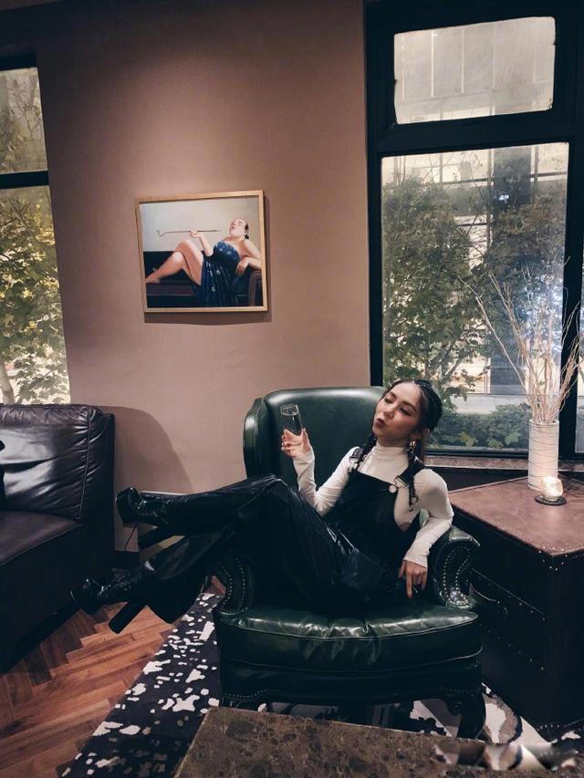 邓紫棋个人简历资料 金鱼果然离不开水唱歌实力强