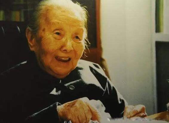 冰心作者简介及代表作品 谢婉莹的笔名冰心出自于王昌龄的哪首诗