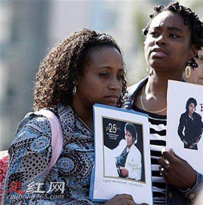 迈克杰克逊有生育功能吗 结过两次婚有两个孩子