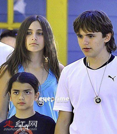 迈克杰克逊有生育功能吗 结过两次婚有两个孩子