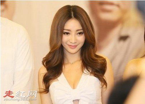 柳岩的透明装G杯大胸怎么回事 大胸照片又有哪些