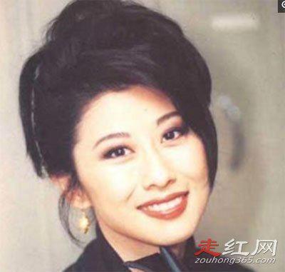 林德信和叶倩文的关系怎么样 坐叶倩文大腿怎么回事