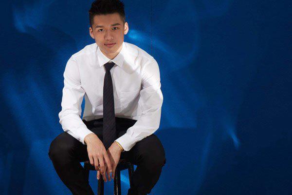 陈艾森才19岁包咋就那么大 我笑了！网友眼神太好