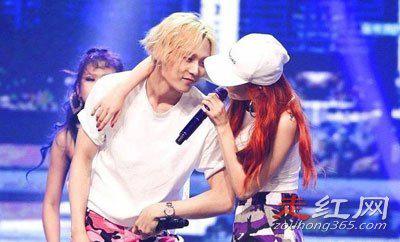 金泫雅上衣突然散开怎么回事 为什么叫马儿、小野马