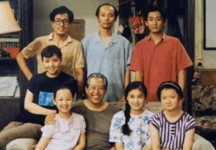 英达和宋丹丹因为什么离的婚 被现任老婆梁欢欺骗了