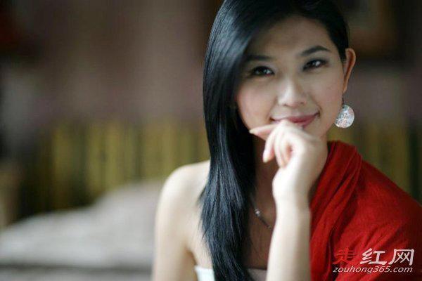 董思怡个人资料简介 21岁美女当上了总裁