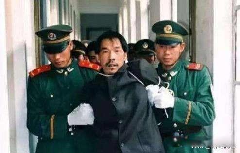 法子英劳荣枝案件详细经过 19岁放弃安稳生活亡命天涯