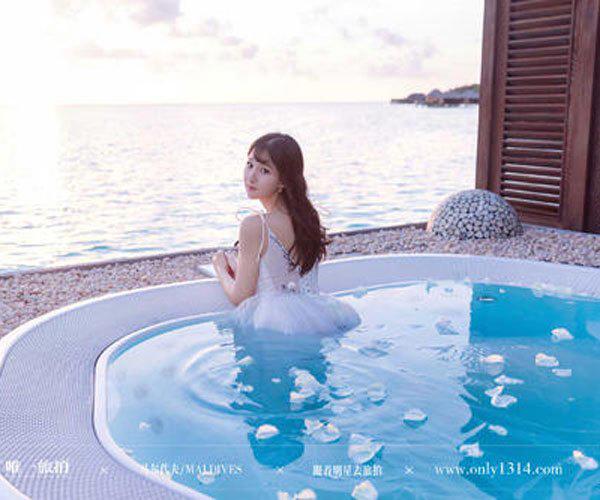 禹景曦和戚蓝尹婚纱照 赶时髦呢奉子成婚