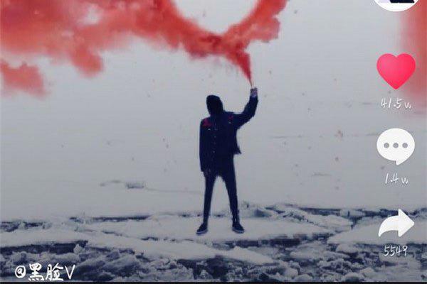 黑脸v的真人照片 不喜欢露脸太过神秘了