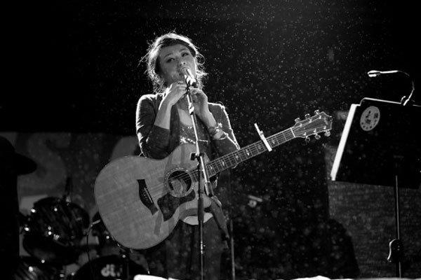 蔡健雅个人资料简介 和前任男朋友约翰巴黎热吻