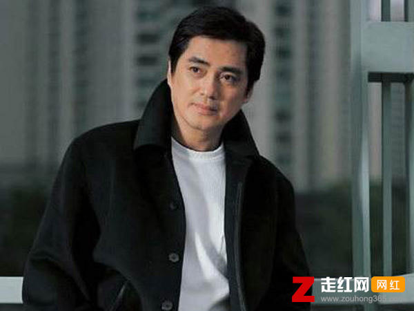 汤镇宗的老婆是谁，与圈外妻子结婚三十多年恩爱如初