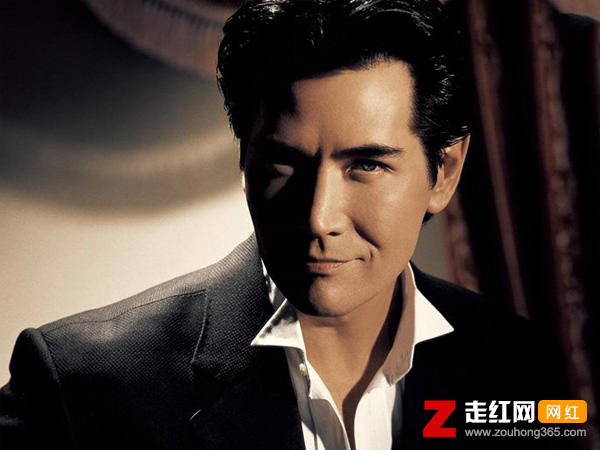 费翔结婚了吗老婆是谁，60多岁的费翔为何还是单身一人
