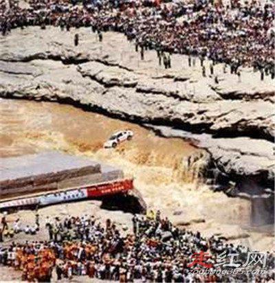 柯受良飞越黄河视频怎么回事 为什么飞越黄河？开的什么车