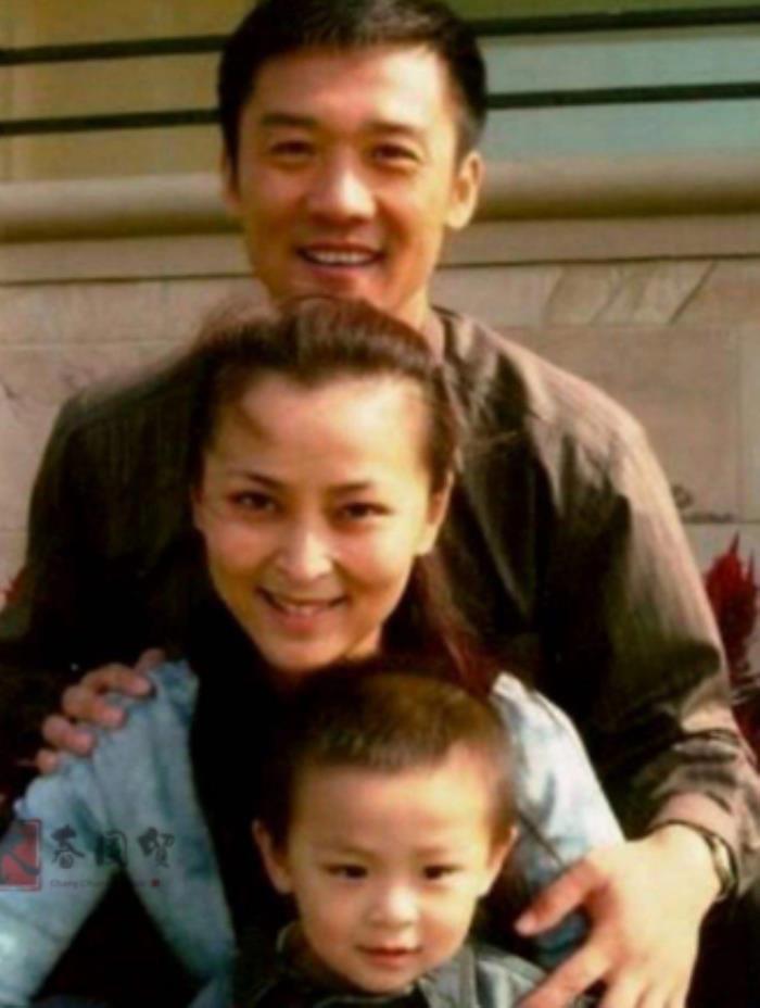 黄志忠与前妻何音为什么分开 现任老婆柯蓝是谁
