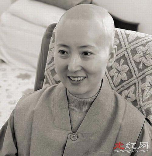 陈晓旭的墓在哪里 旁边还立着一尊林黛玉雕塑