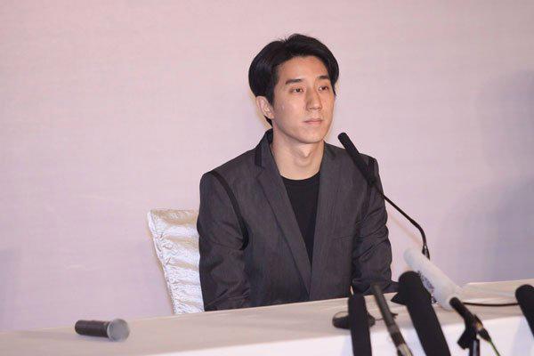 成龙为什么姓成不姓房 为什么和儿子不是一个姓氏