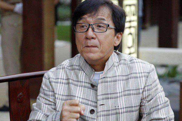 成龙为什么姓成不姓房 为什么和儿子不是一个姓氏