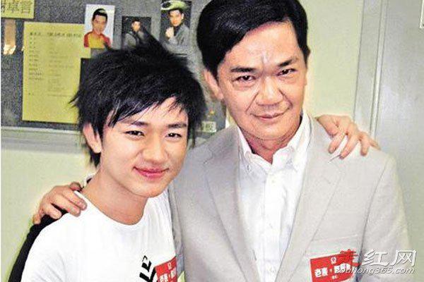 王祖蓝和黄光亮是父子吗 类似于师徒一样的感情