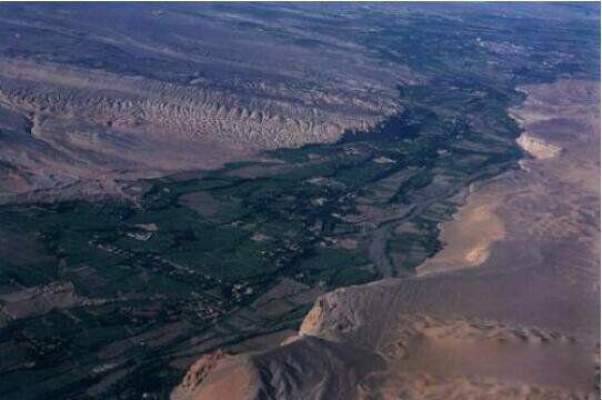 吐鲁番盆地在哪海拔多少米 是世界上最低的盆地吗