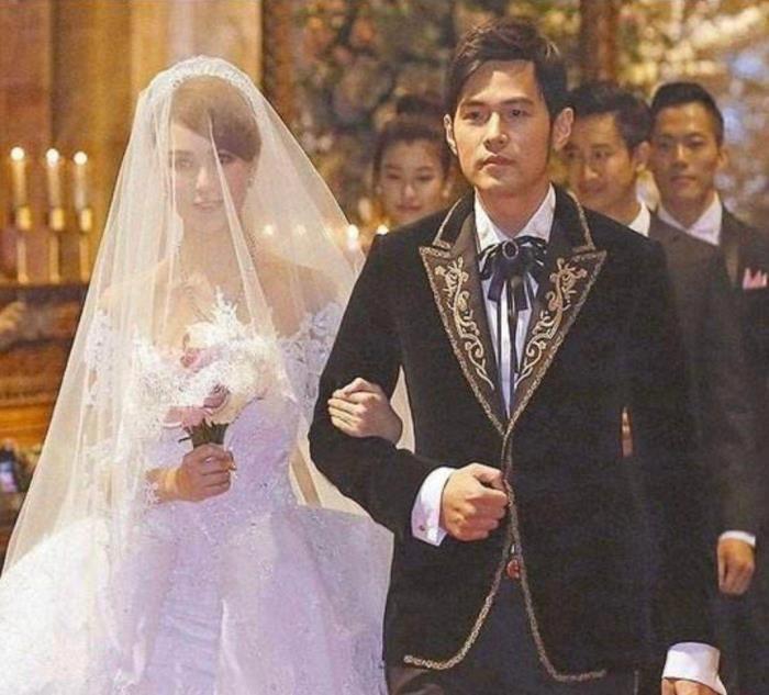 侯佩岑周杰伦为啥分手 老公黄伯俊是真豪门吗