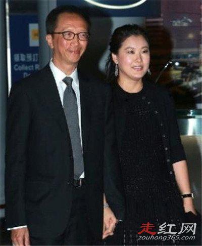 伏明霞梁锦松什么时候离的婚 现状如何为什么嫁老头