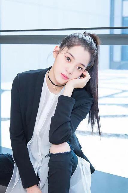 欧阳娜娜个人简历资料 身材真有料发育太好
